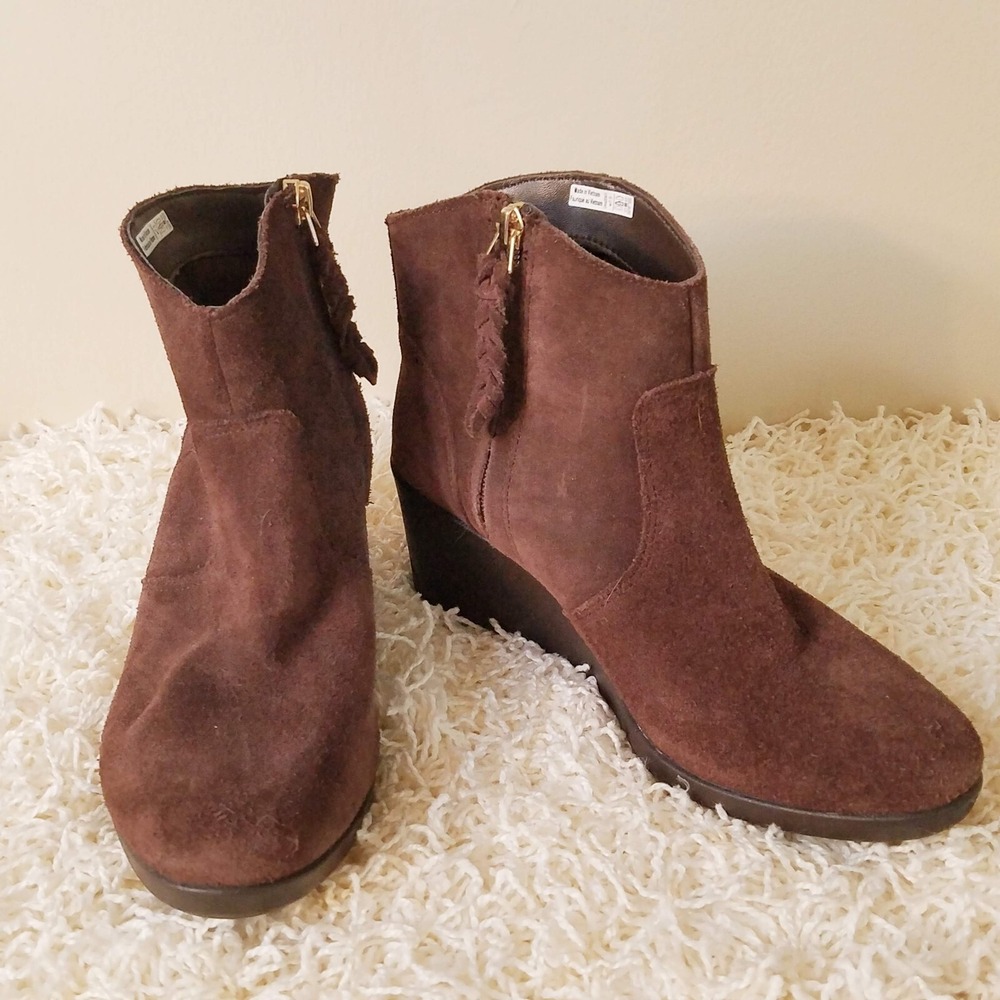 Crocs Womens Ankle Bootie Size 7.5‎ Brown Suede Side Zip Dual Comfort 2.5" Wedge